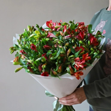 Букет альстромерии