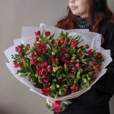 Букет альстромерии