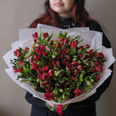 Букет альстромерии