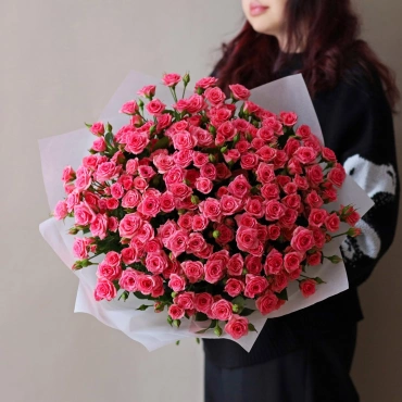 Розовые кустовые розы букет