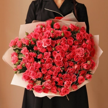 Розовые кустовые розы букет