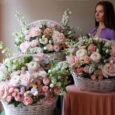 Весенняя композиция с французскими розами