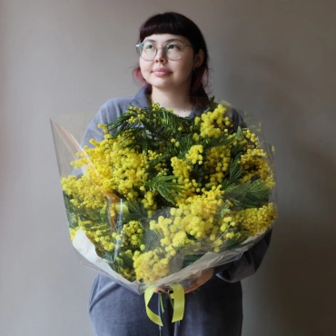 Пышный букет мимозы