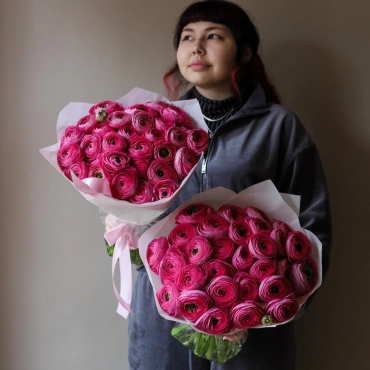 Малиновые ранункулюсы