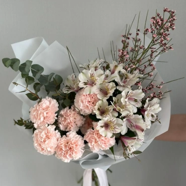Корпоративный букет с гвоздикой и альстромерией