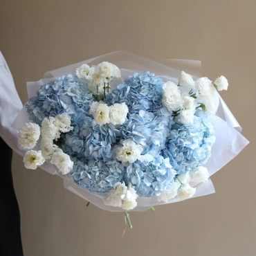 Букет из эустомы и гортензии в ассортименте