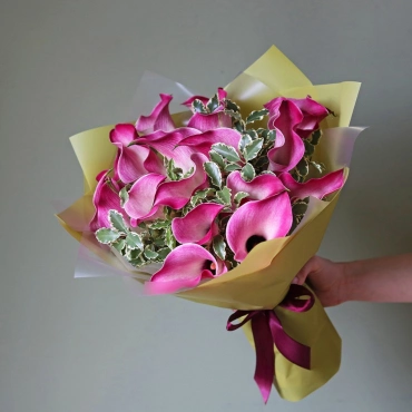 Розовые каллы