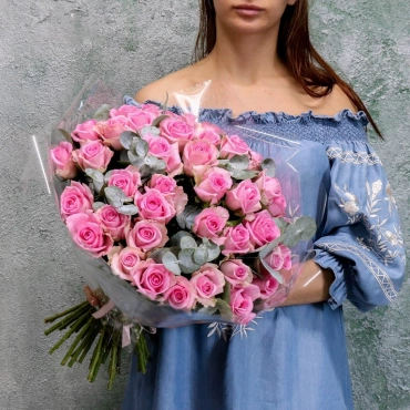 Букет из розовых роз