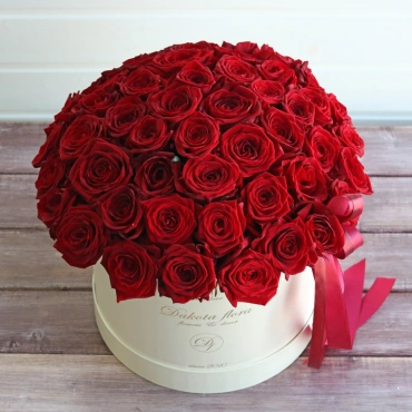 Классические розы в коробке