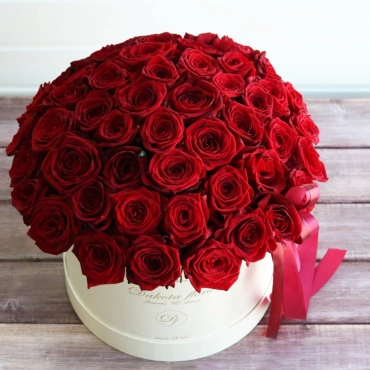 Классические розы в коробке