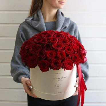 Классические розы в коробке