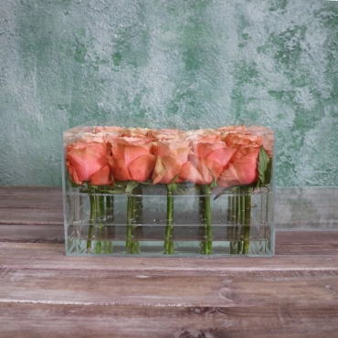 Пионовидная роза в прозрачном боксе