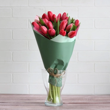 Красные тюльпаны