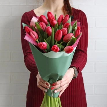 Красные тюльпаны