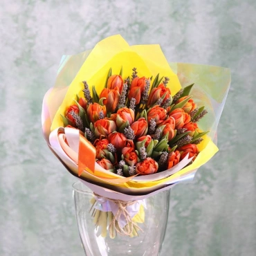 Махровые тюльпаны и лаванда