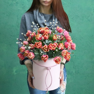 Тюльпаны и верба