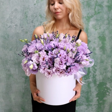 Большая композиция из Эустомы и лаванды