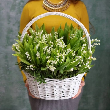 Ландыши в корзине
