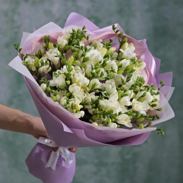 Букет из белой Фрезии