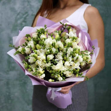 Букет из белой Фрезии