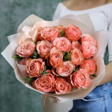 Букет из пионовидных роз Кахала