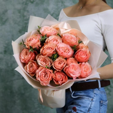 Букет из пионовидных роз Кахала