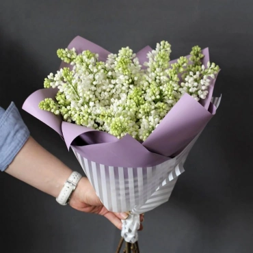 Букет из белой сирени