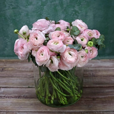 Ранункулюсы в вазе