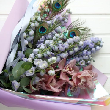 Дельфиниум и орхидея букет