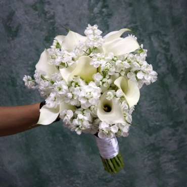 Калла и маттиола в букете