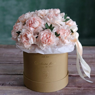 Гвоздики в коробочке