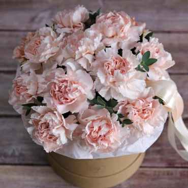 Гвоздики в коробочке