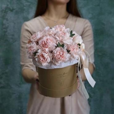 Гвоздики в коробочке