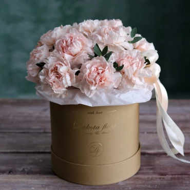 Гвоздики в коробочке