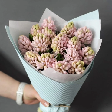 Букет из розовых гиацинтов