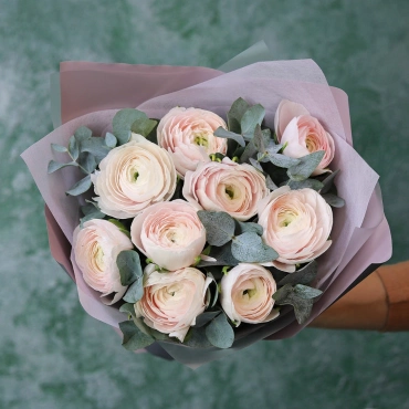 Ранункулюс с эвкалиптом