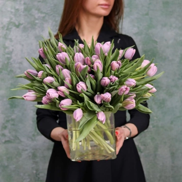 Тюльпаны в вазе