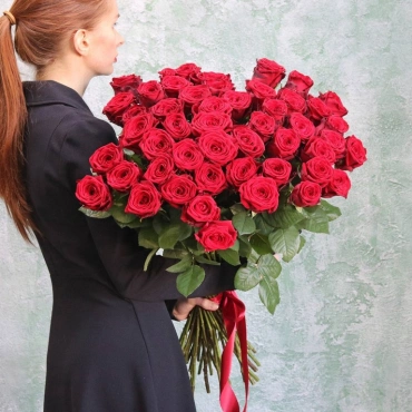 Букет из красных роз 70 см
